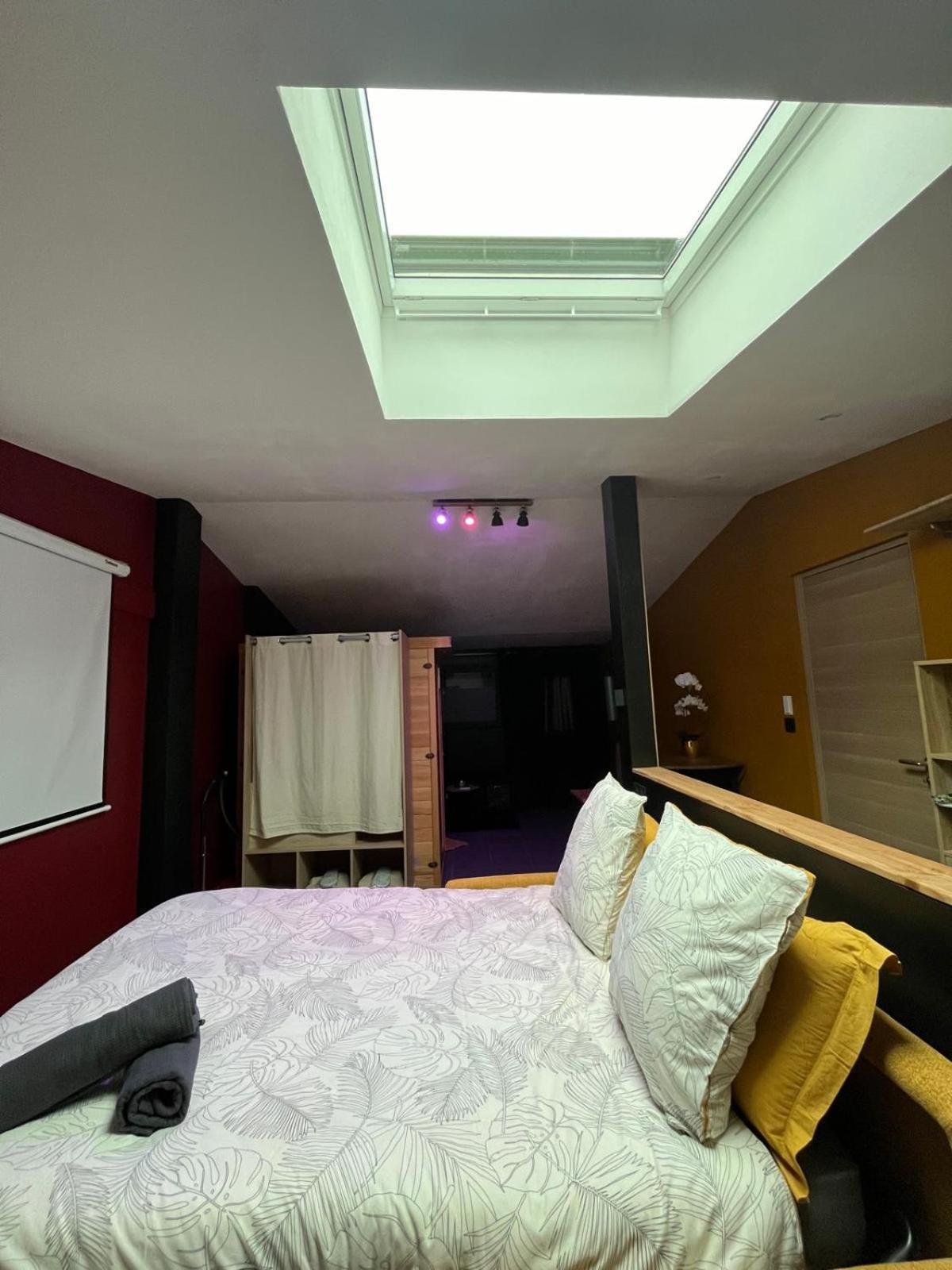 Suite Avec Sauna 36M² Niort Extérieur photo
