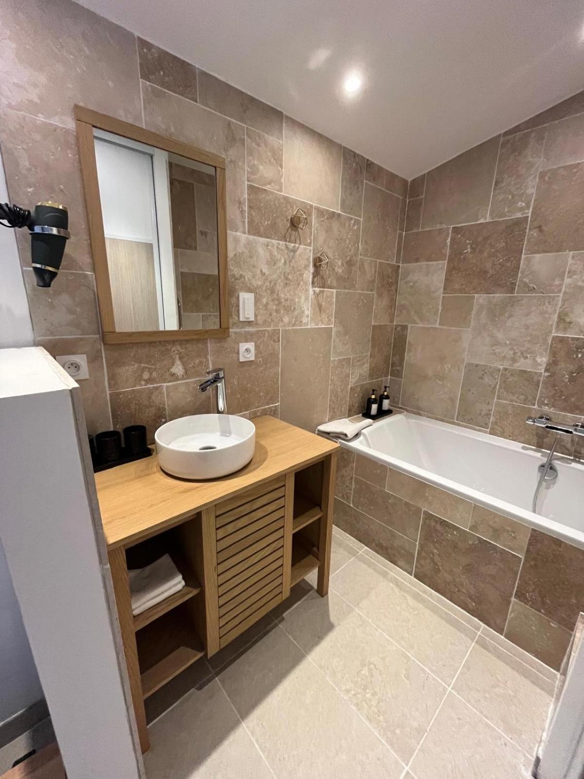 Suite Avec Sauna 36M² Niort Extérieur photo