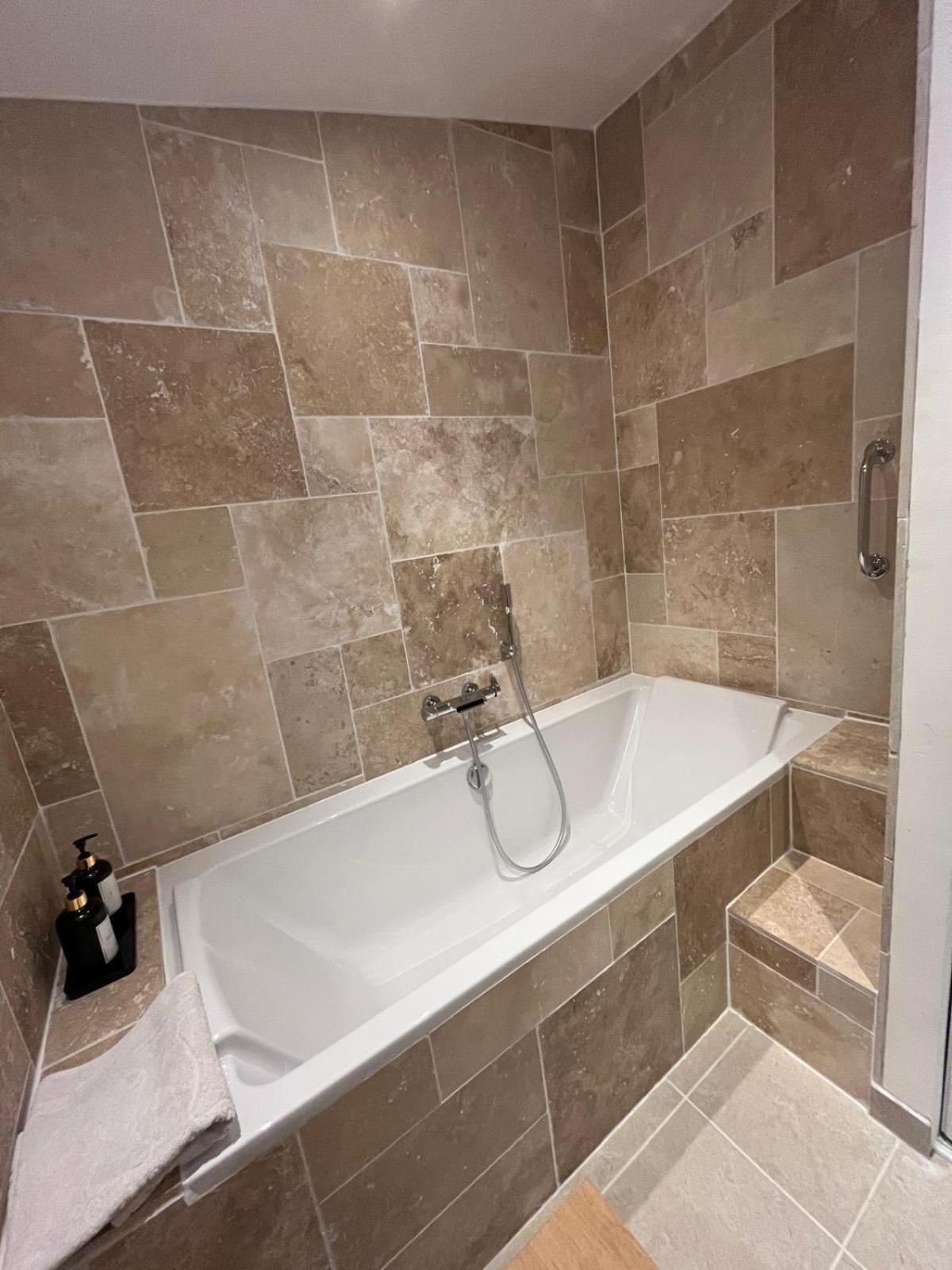 Suite Avec Sauna 36M² Niort Extérieur photo